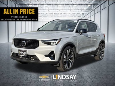 2023 Volvo XC40 B5 Plus Dark Theme