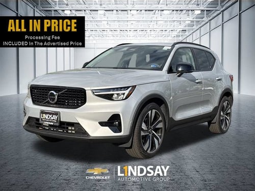 2023 Volvo XC40 B5 Plus Dark Theme