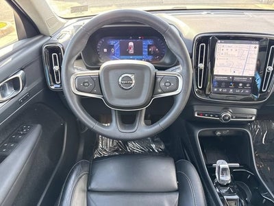 2023 Volvo XC40 B5 Plus Dark Theme