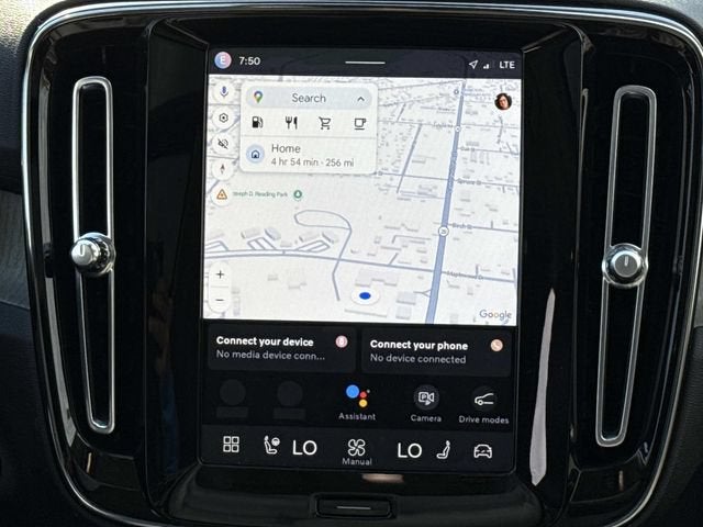 2023 Volvo XC40 B5 Plus Dark Theme