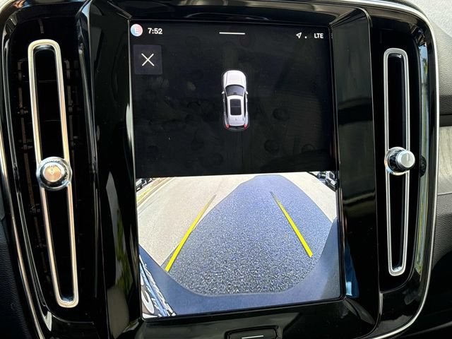 2023 Volvo XC40 B5 Plus Dark Theme