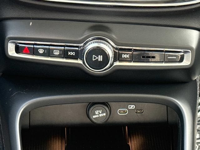 2023 Volvo XC40 B5 Plus Dark Theme