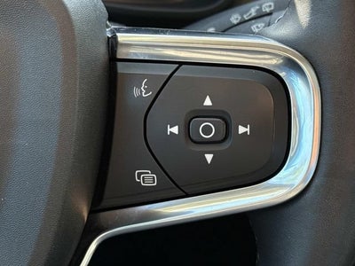 2023 Volvo XC40 B5 Plus Dark Theme