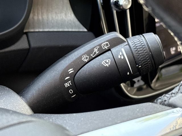 2023 Volvo XC40 B5 Plus Dark Theme