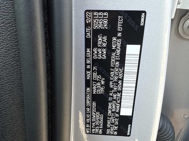 2023 Volvo XC40 B5 Plus Dark Theme