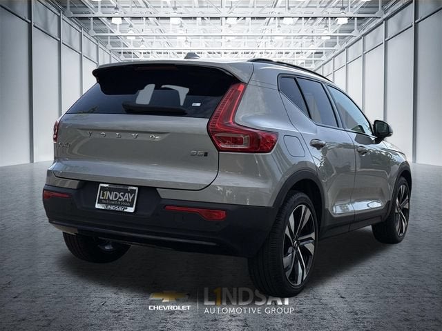2023 Volvo XC40 B5 Plus Dark Theme