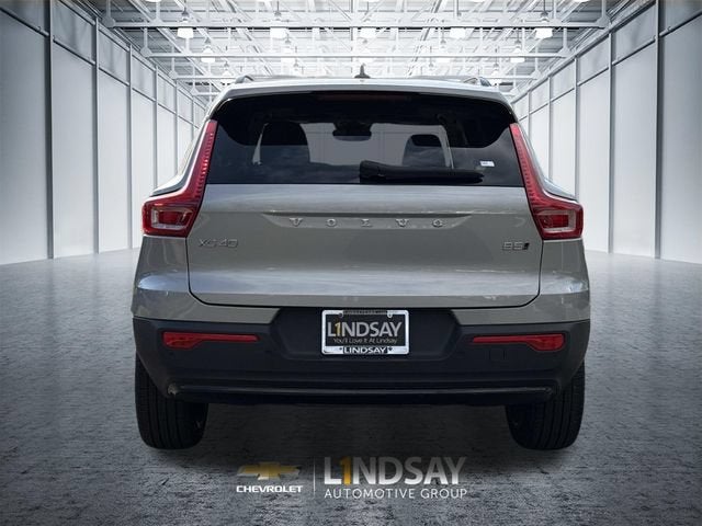 2023 Volvo XC40 B5 Plus Dark Theme