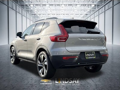 2023 Volvo XC40 B5 Plus Dark Theme