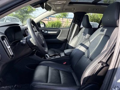 2023 Volvo XC40 B5 Plus Dark Theme